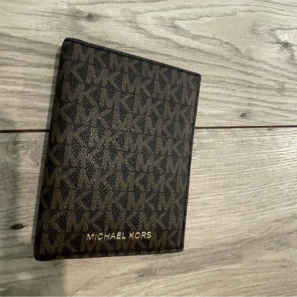 Michael Kors Monogram Key & Card Holder - Black and Brown NWOT - Picture 2 of 7